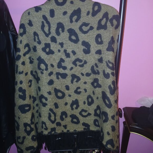 Cheetah Print Shawl :) - Picture 2 of 3